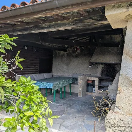 House With Private Garden & Sea Views Near